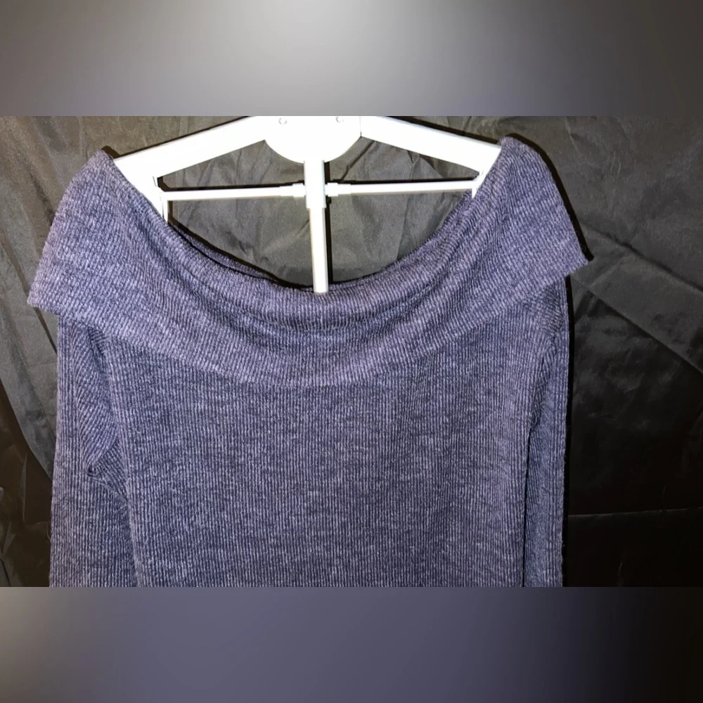 Elegant Navy Blue Women's Sweater - Picture 4 of 6